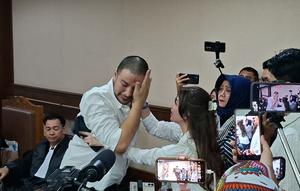 Ammar Zoni kembali menjalani sidang kasus peredaran narkoba dalam penjara, di Pengadilan Negeri Jakarta Barat, Kamis (18/12/2025). Ia gemas dalam sidang.