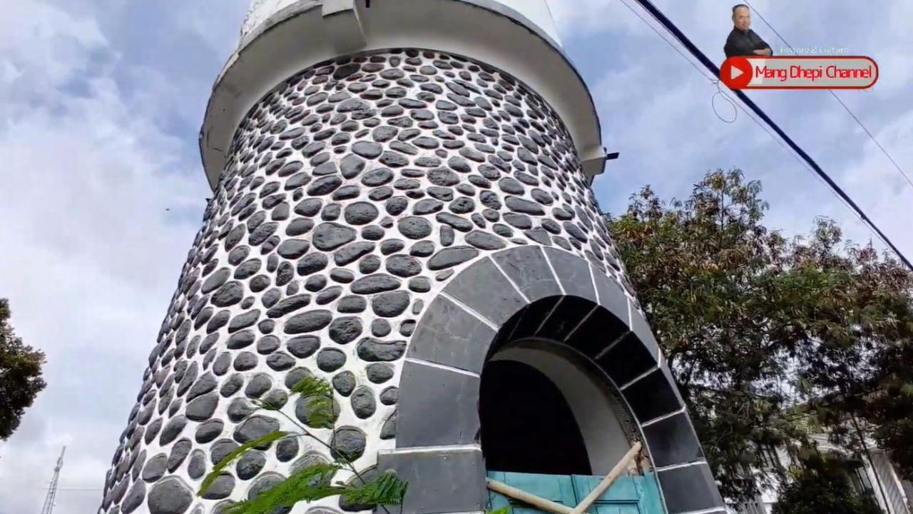 Terdapat Kursi Taman