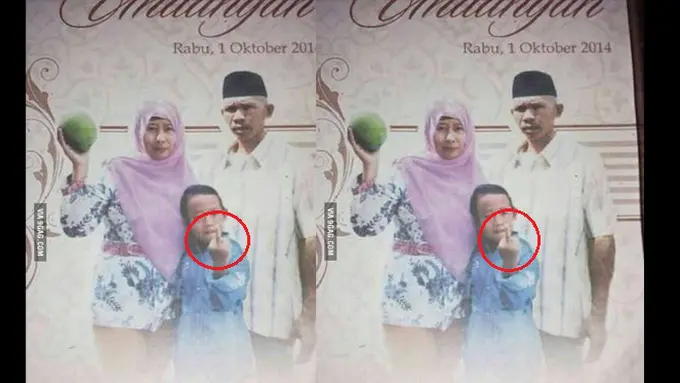 OMG, Undangan Sunatan Ini Muat Foto Bocah Acungkan Jari Tengah!