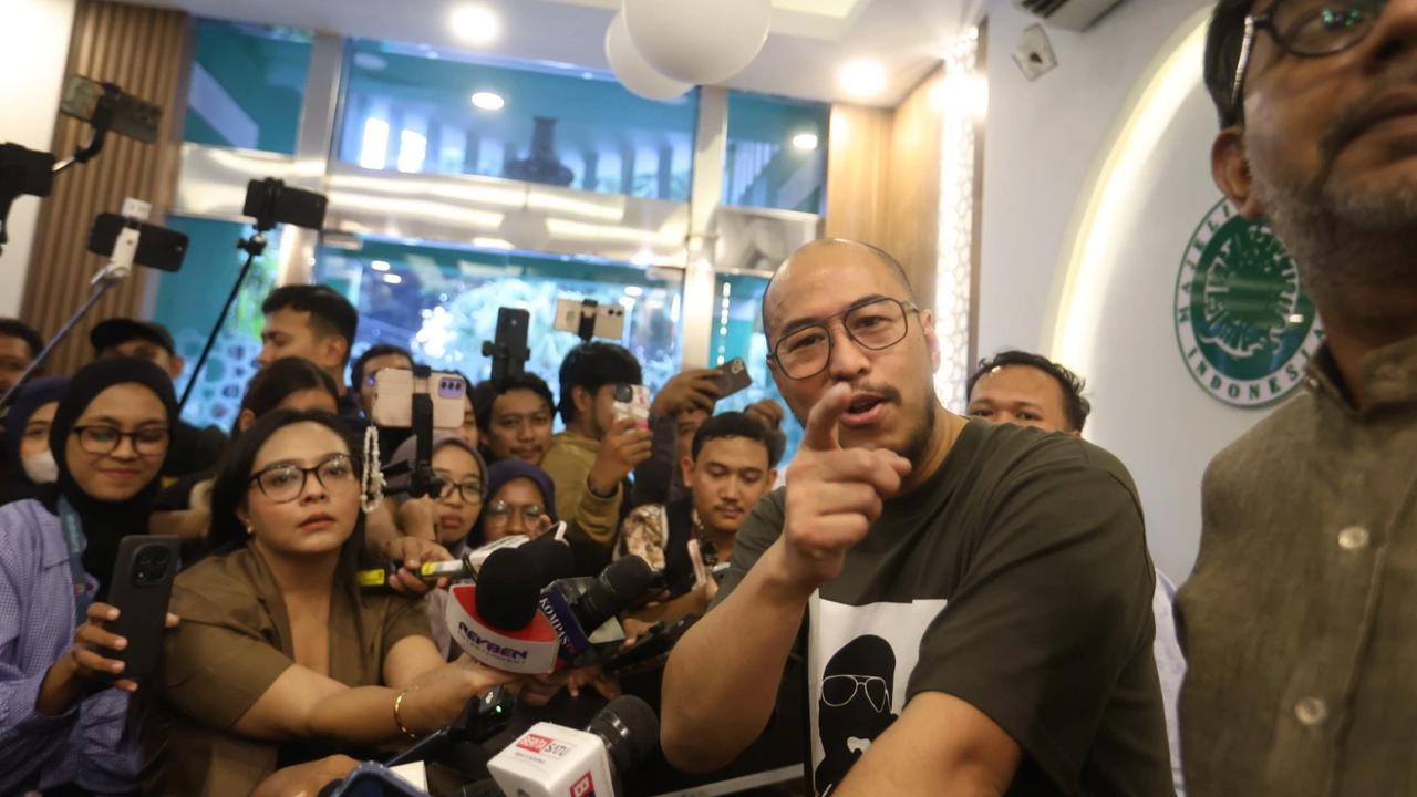 FOTO: Pandji Pragiwaksono Datangi MUI untuk Tabayun Materi Komedi
