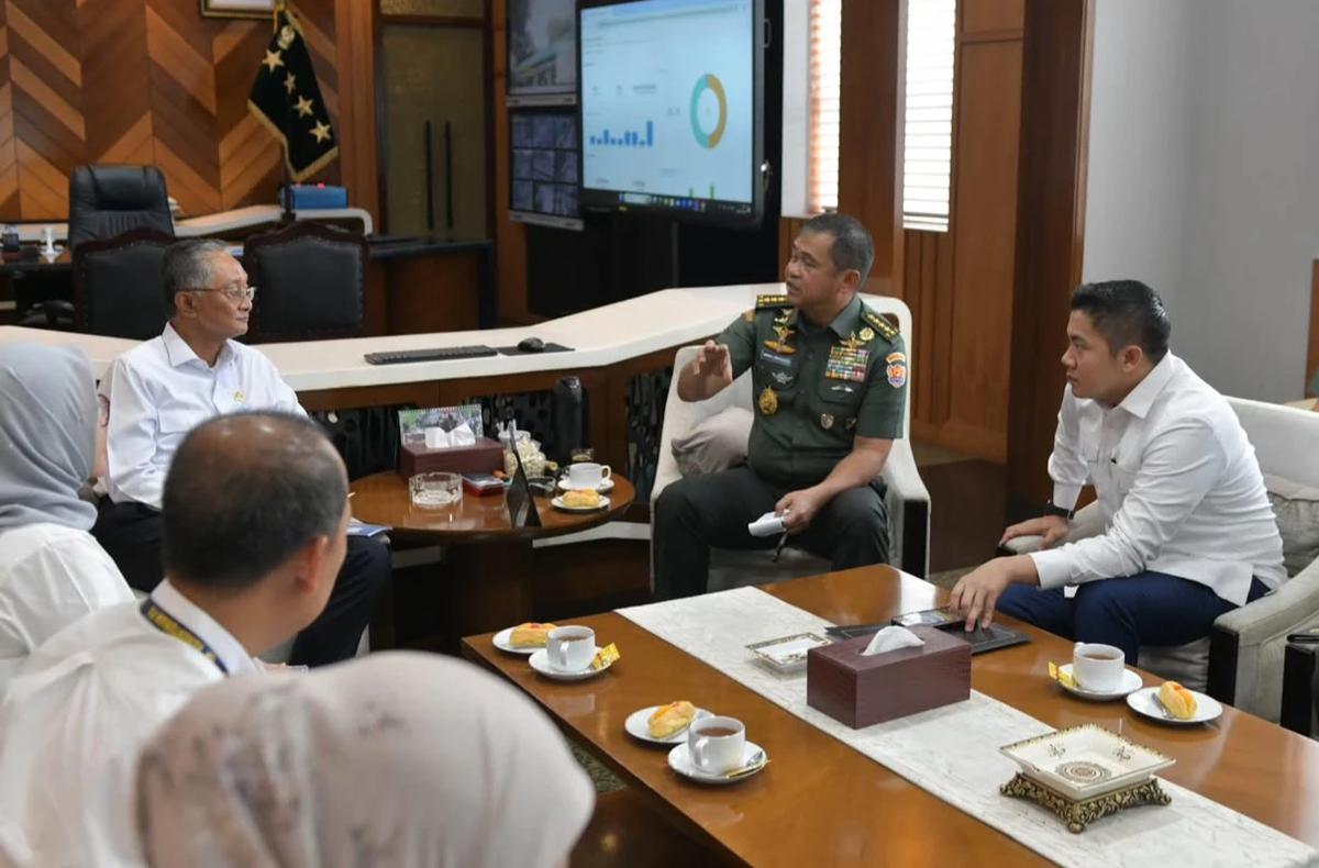 Bertemu Menteri PU-KSAD, Seskab Teddy Bahas Pemulihan Fasilitas Pascabencana Sumatra