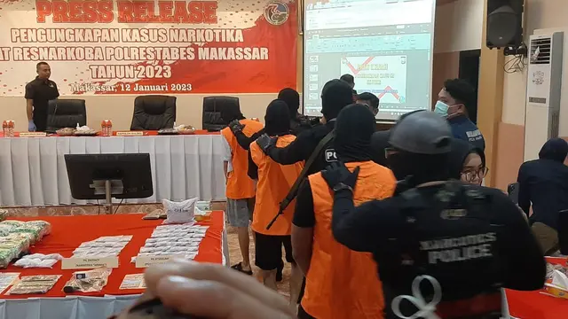 Tersangka pemilik 43,6 sabu di Makassar dan Surabaya (Liputan6.com/Fauzan)