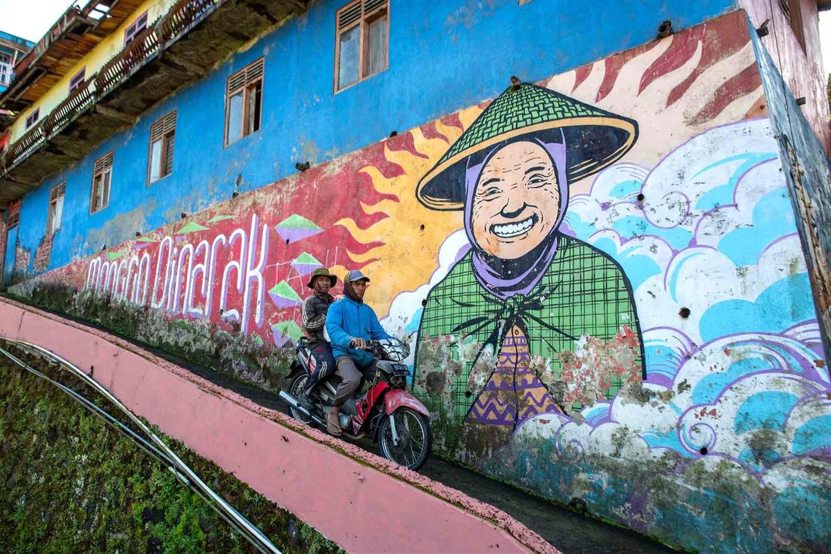 FOTO: Pesona Negeri Warna Warni
