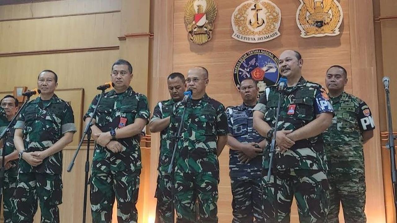 TNI keberatan atas penetapan Henri sebagai tersangka karena beralasan bukan ranah KPK.