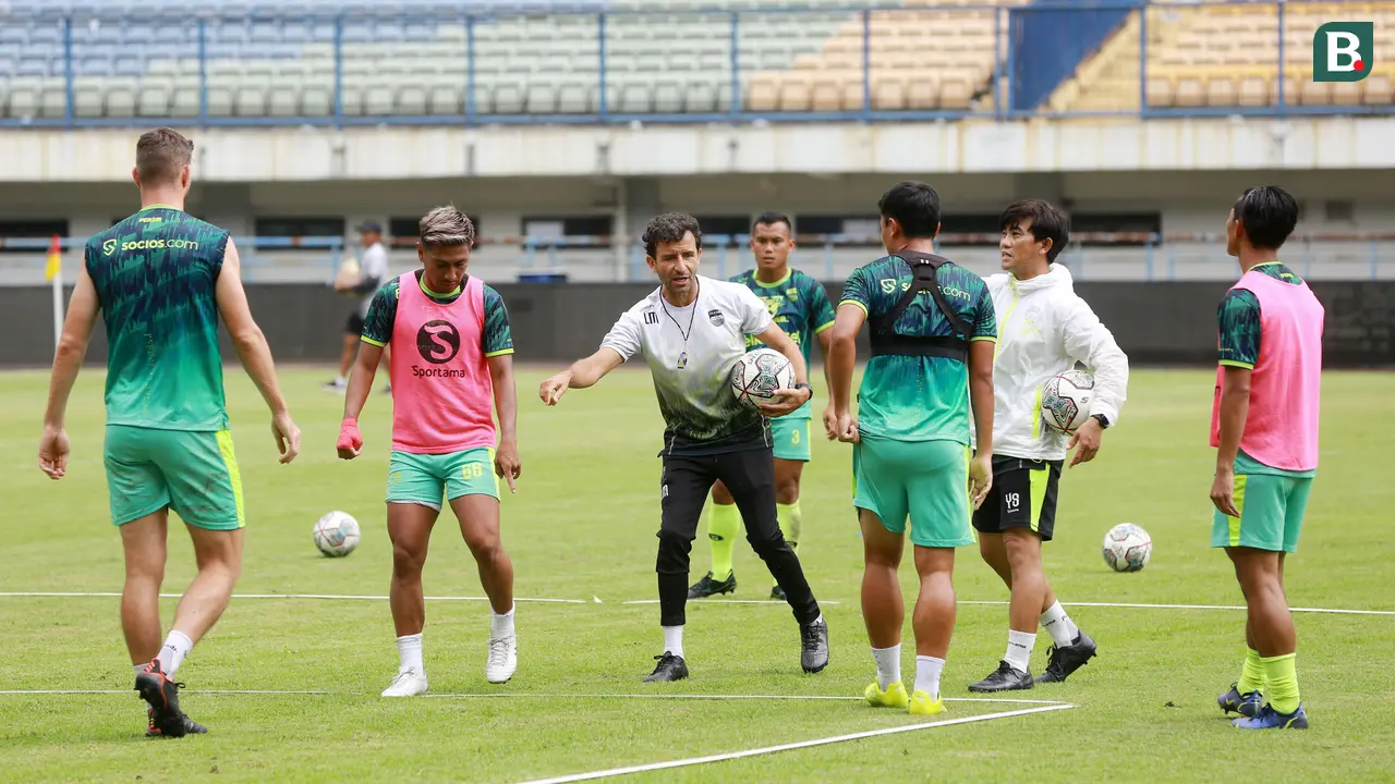 Foto: Persib Bandung Kembali Gelar Latihan Paska Libur Tragedi Kanjuruhan