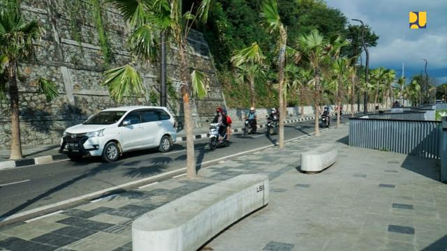 Trotoar premium di Labuan Bajo.