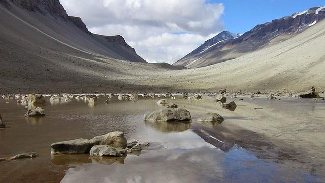 Kolam Don Juan di Antartika