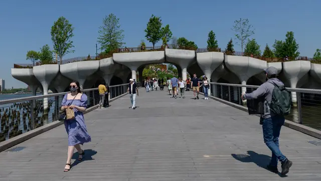 FOTO: New York Punya Taman Terapung di Tepi Sungai Hudson