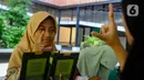 Kegiatan belajar mengaji tersebut dilaksanakan selama bulan ramadan kepada anak-anak penyandang disabilitas tunarungu di seputar pesantren. (merdeka.com/Arie Basuki)