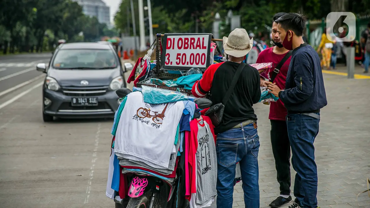 Mencari Peruntungan di Monas