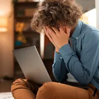 Penggunaan media sosial yang berlebihan dan tidak sehat dapat berdampak negatif pada kesehatan mental (Foto: Freepik.com)