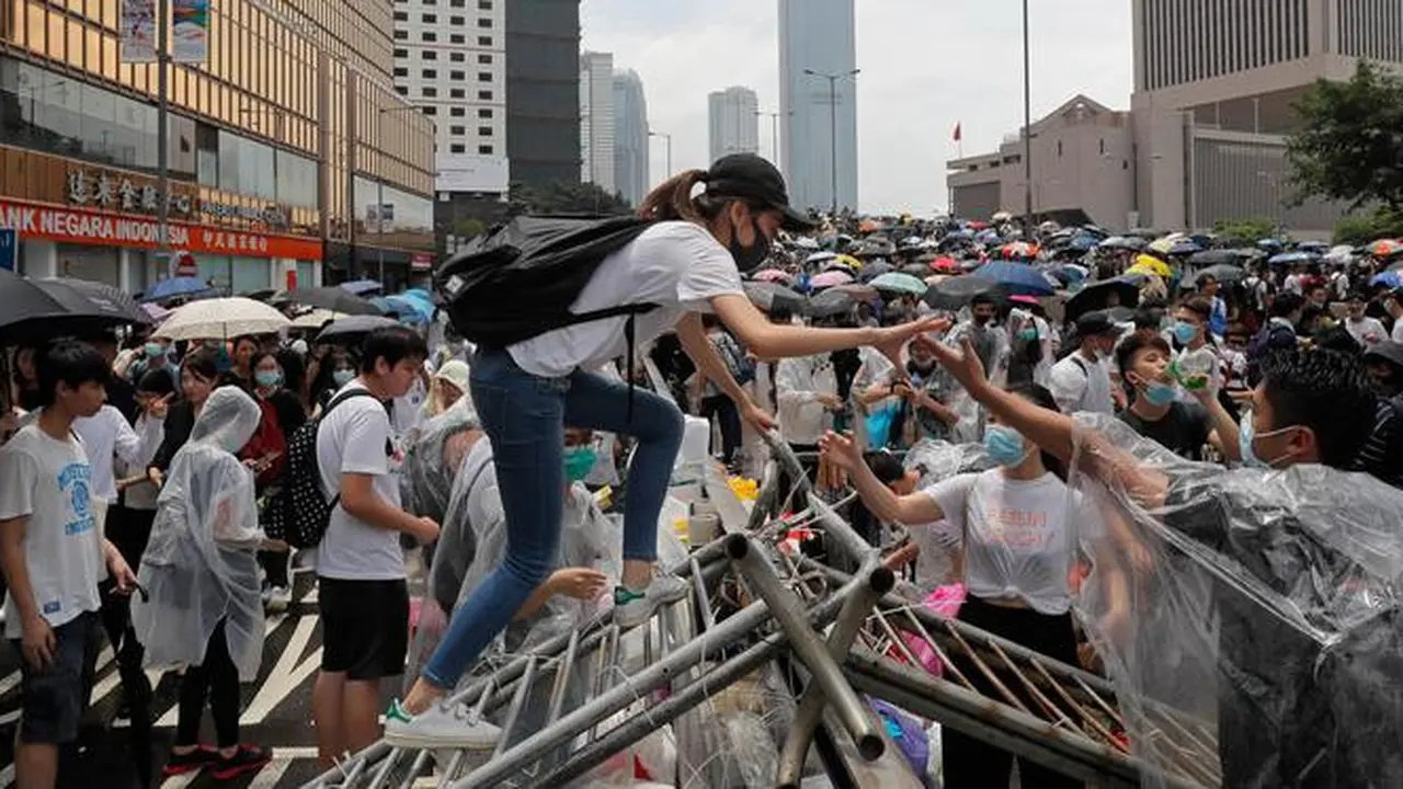 Bentrokan Pecah Saat Aksi Demo Tolak RUU Ekstradisi di Hong Kong