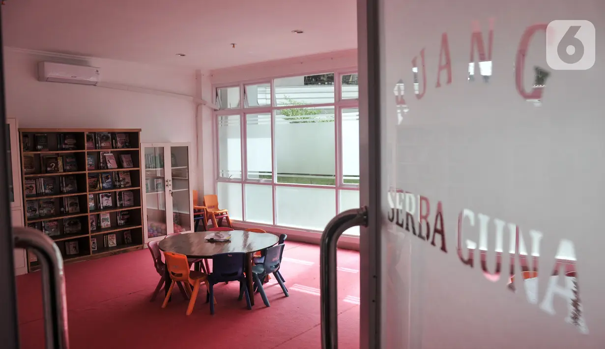 Interior fasilitas ruang serbaguna di salah satu unit Rumah Susun Sewa (Rusunawa) Sentra Mulya Jaya, Bambu Apus, Jakarta, Senin (3/4/2023). (merdeka.com/Iqbal S Nugroho)