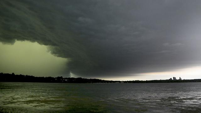 [Bintang] Waspada! Badai Dahlia Mengancam Wilayah Jakarta dan Sekitarnya