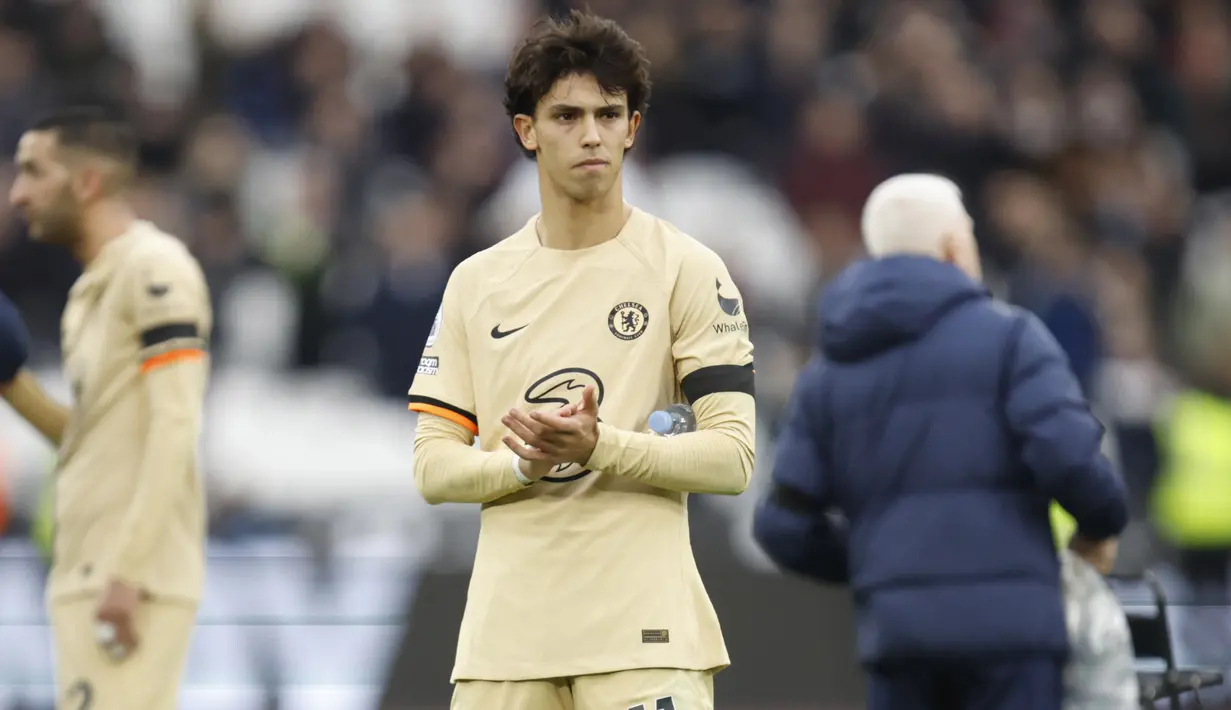 Pemain Chelsea, Joao Felix, saat melawan West Ham United pada laga Liga Inggris di Stadion Olimpiade, London (11/2/2023). The Blues unggul terlebih dahulu lewat gol perdana Joao Felix. (AP Photo/David Cliff)
