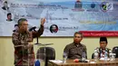Kepala Pelaksana Unit Kerja Presiden Pembinaan Ideologi Pancasila (UKP-PIP) Yudi Latif memaparkan materi saat hadir dalam diskusi, di Jakarta, Rabu (13/12).  Diskusi tersebut membahas "Hubungan Islam dan Pancasila". (Liputan6.com/JohanTallo)