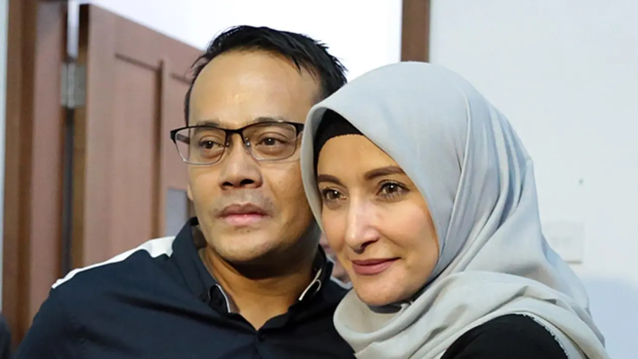 [Bintang] Inneke Koesherawati sidang suami