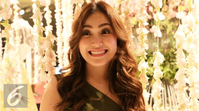 Menurut Netizen Ayu Ting Ting Salah Nyanyi Lagu Bahasa Inggris Showbiz Liputan6 Com