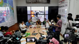 Ginandjar mengatakan akan mengirimkan relawan dengan spesialisasi khusus di berbagai bidang ke Nepal di Markas PMI Pusat, Jakarta, Senin (27/4/2015). PMI membuka 3 rekening untuk menerima bantuan dari masyarakat Indonesia. (Liputan6.com/Andrian M Tunay)