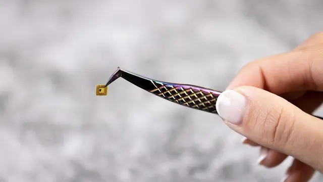 Inovasi Smart Nails yang dicetuskan oleh salon di Dubai.