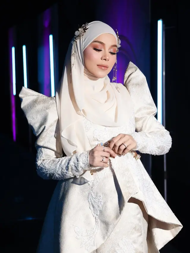 Potret Lesti Kejora dengan Gaun Brokat Muslim Modern saat Menang IMA 2025 (Foto: Instagram @lestikejora)