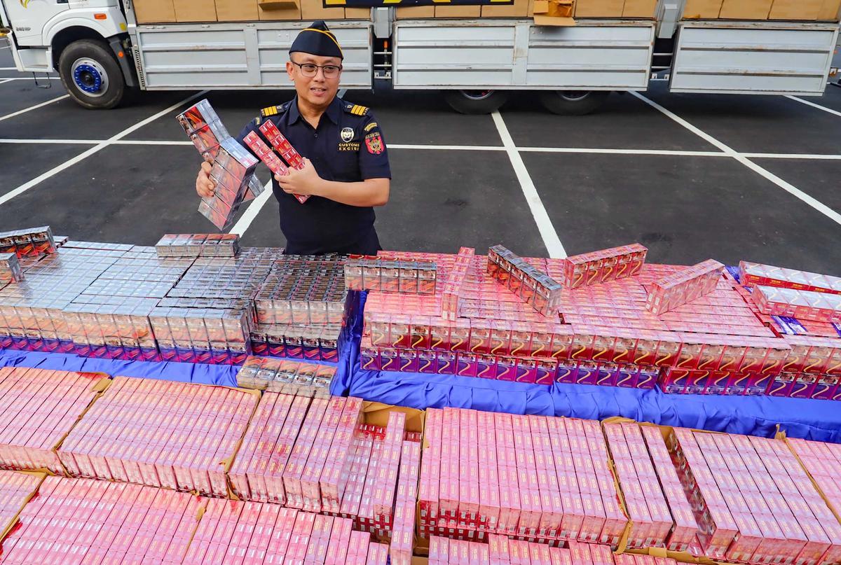 FOTO: Bea Cukai Gagalkan Peredaran  8,9 Juta Batang Rokok Ilegal