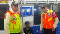 KAI Commuter Blacklist Pria yang Bergelantungan di Luar KRL