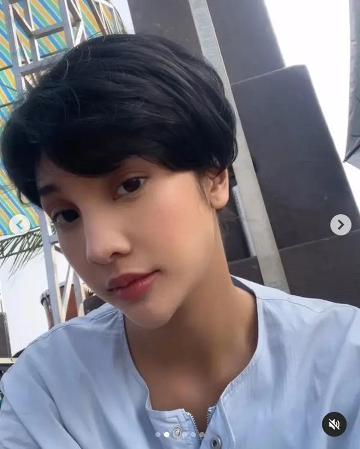 6 Potret Anya Geraldine di Balik Layar Film Mendadak Dangdut, Lelah Tahan Tawa