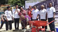 Presiden Jokowi meresmikan peletakan batu pertama pembangunan Pasar Budaya Mama-mama Papua (Liputan6.com/ Silvanus Alvin)