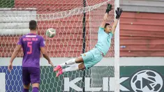 Madura United mengalahkan Persik Kediri 2-0 dalam laga pekan ke-13 BRI Liga 1 2021/2022, Rabu (24/11/2021) di Stadion Moch. Soebroto, Magelang. Kedua gol kemenangan yang membawa Laskar Sape Kerrab menjauhi zona degradasi dicetak Jaja dari situasi bola mati. (Bola.com/Bagaskara Lazuardi)