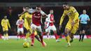 Pemain Arsenal, Gabriel Jesus menggiring bola melewati pemain Crystal Palace pada laga perempat final Carabao Cup 2024/2025 yang berlangsung di Emirates Stadium, London, Inggris, Kamis (19/12/2024) WIB. (AP Photo/Kirsty Wigglesworth)