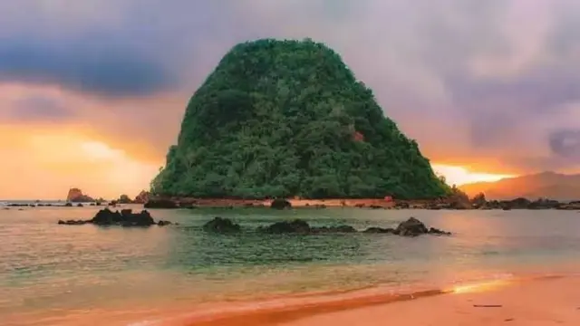 Pulau Merah Banyuwangi (Istimewa)