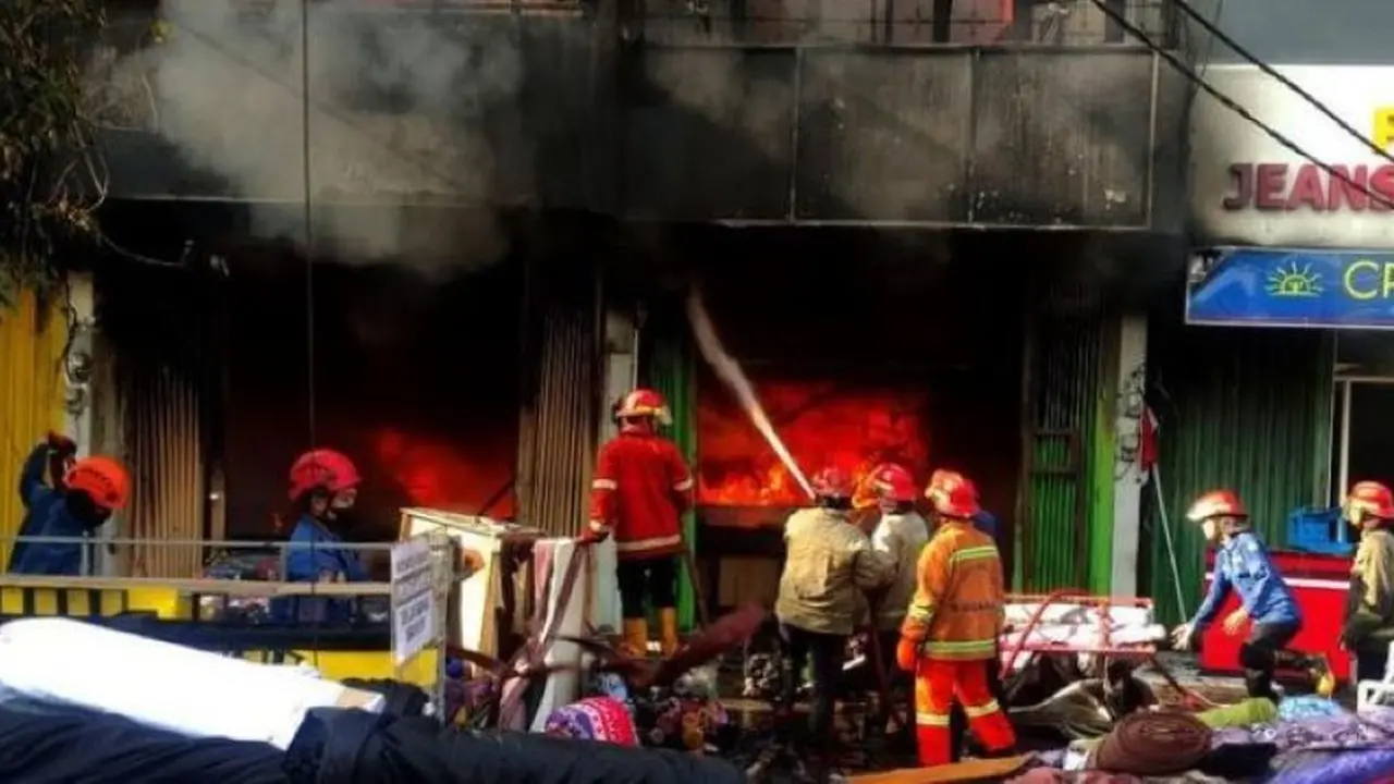 Pasar Induk Krian Sidoarjo kebakaran. (Foto: BPBD Sidoarjo)