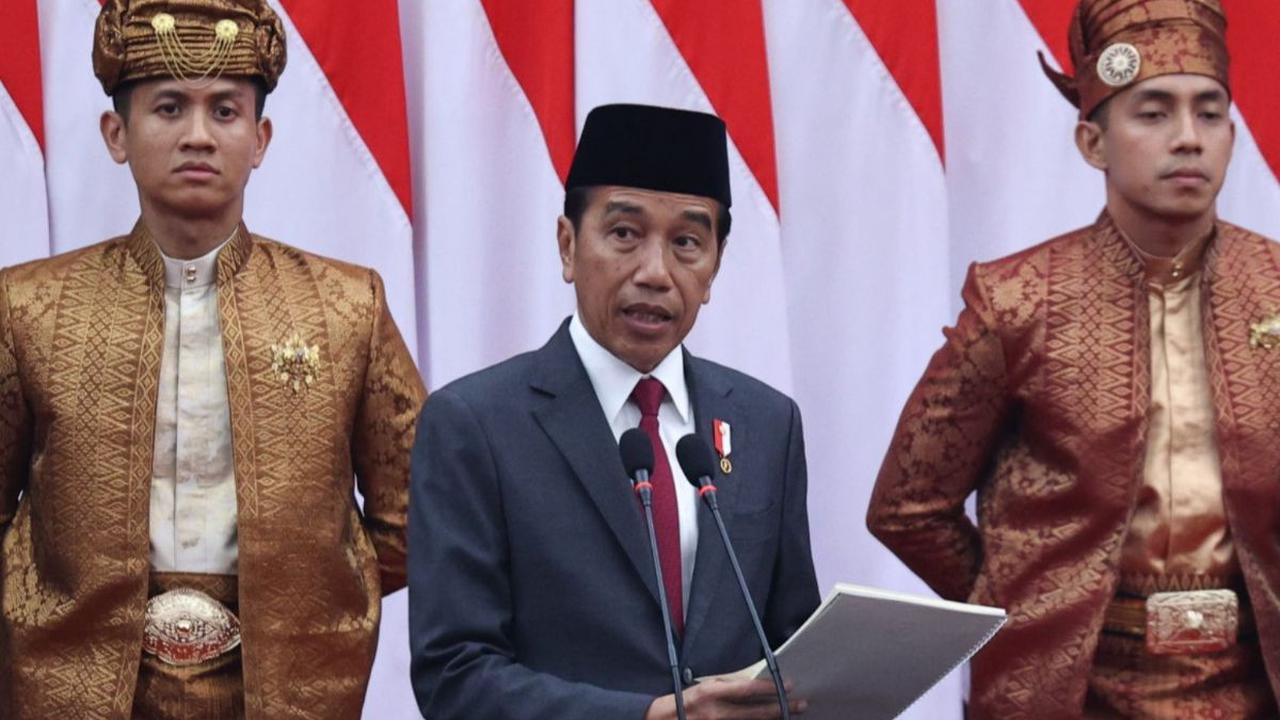 Presiden Joko Widodo atau Jokowi menyampaikan pidato dalam Sidang Paripurna DPR RI Masa Persidangan I DPR Tahun Sidang 2024-2025 di Ruang Nusantara Gedung DPR, Senayan, Jakarta, Jumat (16/8/2024). Pidato Jokowi terkait Keterangan Pemerintah atas RUU tenta