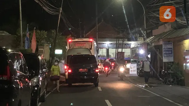 Akses keluar masuk Nusa Dua Bali ditutup saat gala dinner atau makan malam para pemimpin dan delegasi G20 di Garuda Wisnu Kencana (GWK). (Liputan6.com/Benedikta Miranti T.V)