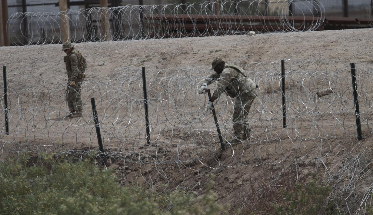 Pemerintahan Biden akan mengirimkan 1.500 tentara yang bertugas aktif ke perbatasan AS-Meksiko mulai minggu depan. (AP Photo/Christian Chavez)