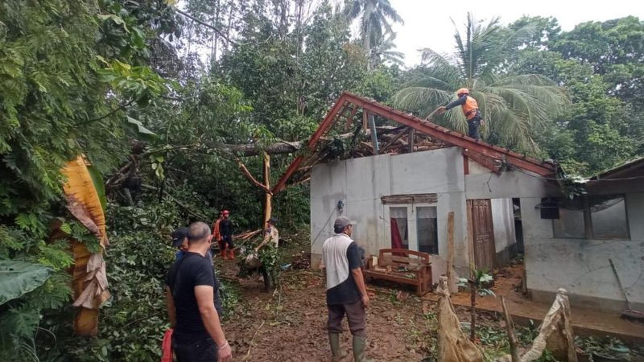 BPBD Ciamis Asesmen Cuaca Ekstrem, Sejumlah Rumah Rusak Diterjang Angin Kencang