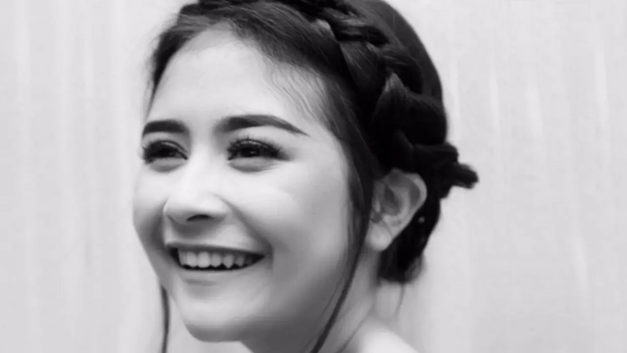 Prilly Latuconsina 