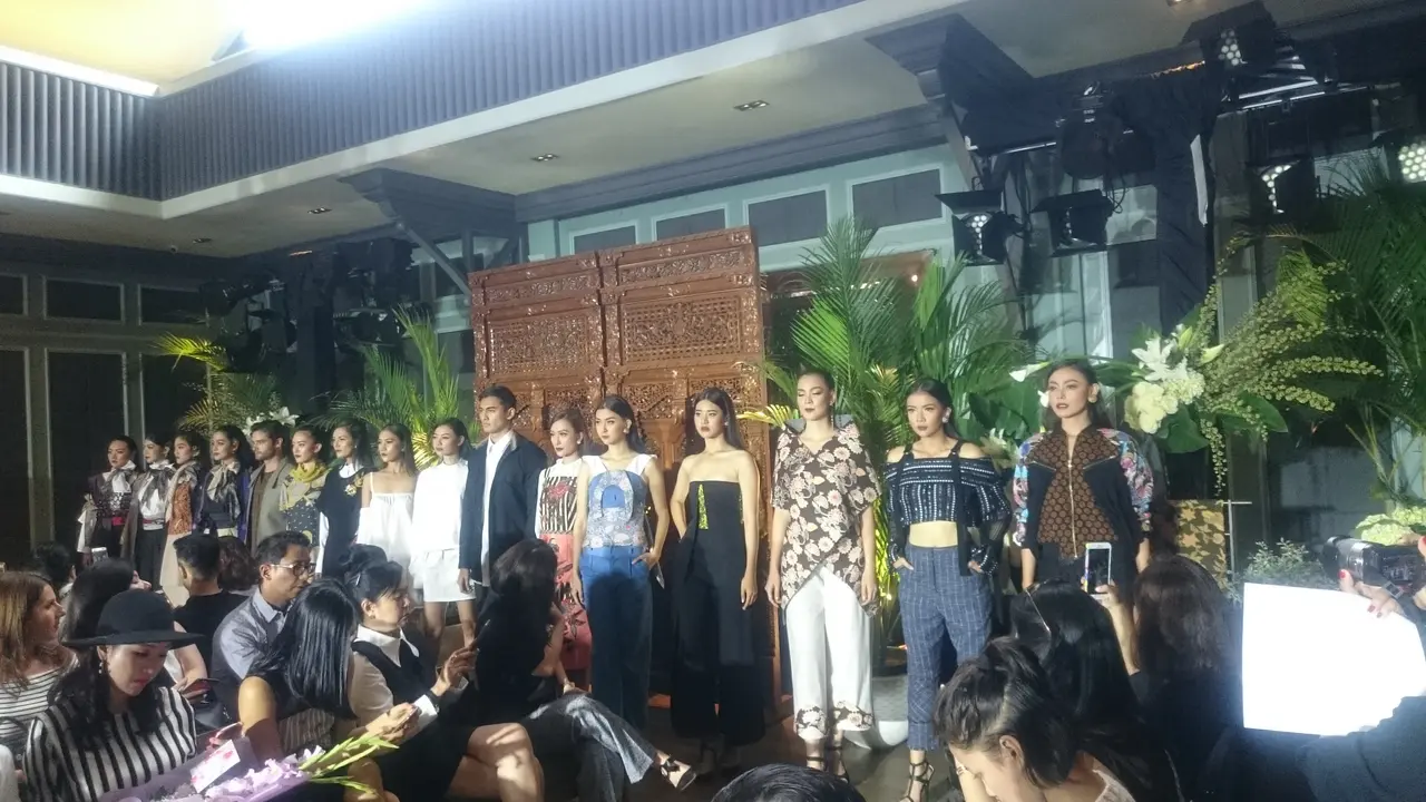 Peragaan busana Batik Kudus