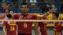 Pevoli Samator Surabaya, I Putu Randu, bersiap menghadapi Jakarta BNI Taplus. Pada laga itu secara mengejutkan Samator Surabaya takluk dengan skor 2-3. (Bola.com/Vitalis Yogi Trisna)