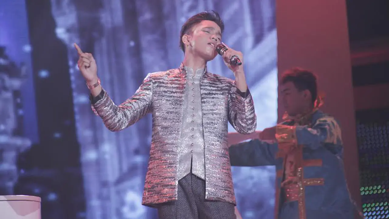 Meski Fals, Calvin Mamamia Sukses Jadi Diri Sendiri