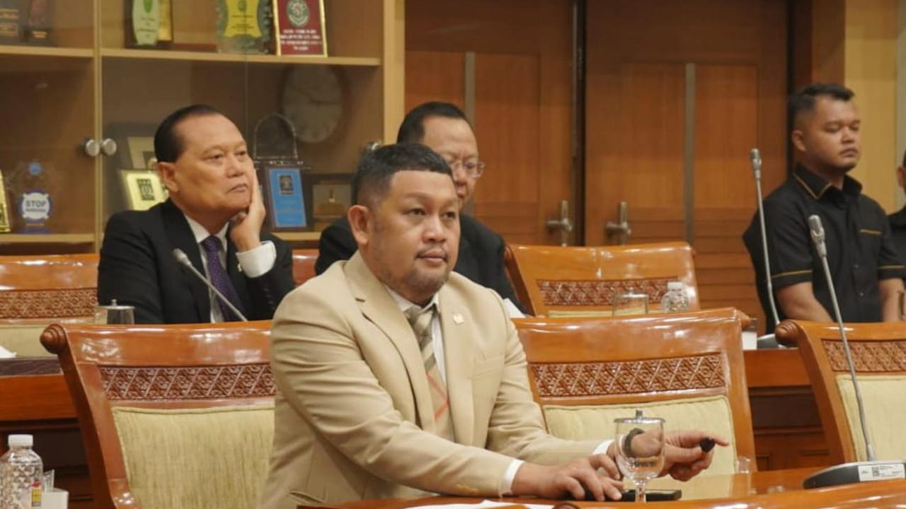 Anggota Komisi III DPR RI Abdullah mengingatkan kepada instansi yang berwenang untuk segera memproses penyidikan dan penyelidikan soal pagar laut.