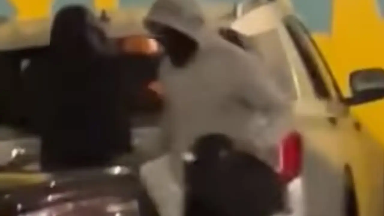 Video viral perampokan mobil WNI di luar negeri.