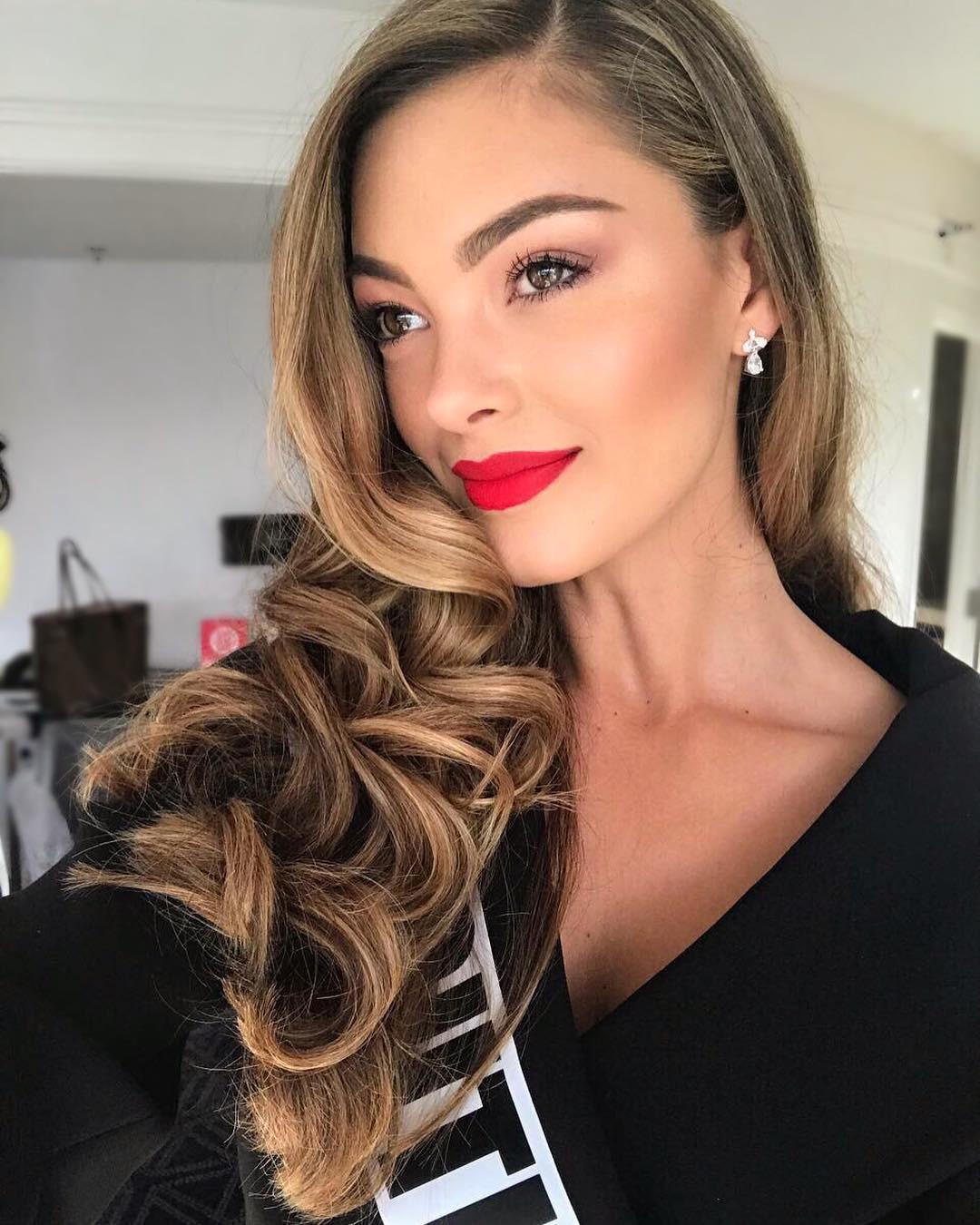 Miss Universe 2017, Demi-Leigh Nel-Peters (Sumber: Instagram/ demileighnp)