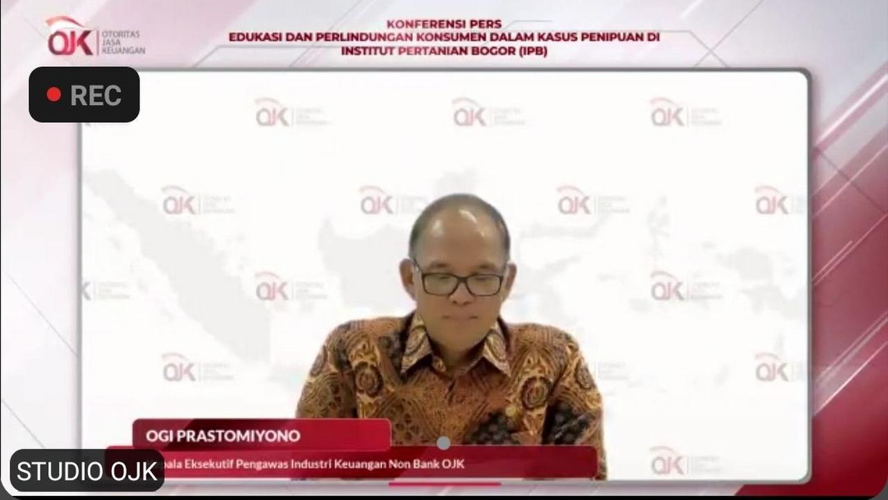 Kepala Eksekutif Pengawas Industri Keuangan Non Bank OJK Ogi Prastomiyono dalam konferensi pers penanganan dan penyelesaian kasus penipuan yang terjadi di IPB, Senin (19/12/2022) sore.