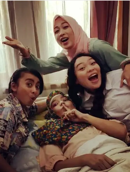 "Kadang-kadang saya ngebanyol saja. Kayak misalkan dia takut mati, saya bilang, 'Duluan gue yang mati daripada lu, ngapain takut.' Seperti itu lah," ujar Andi Hilmi, ditemui di RSCM, Jakarta, Rabu, (5/4) dilansir dari Liputan6. (Instagram/irensukardi)