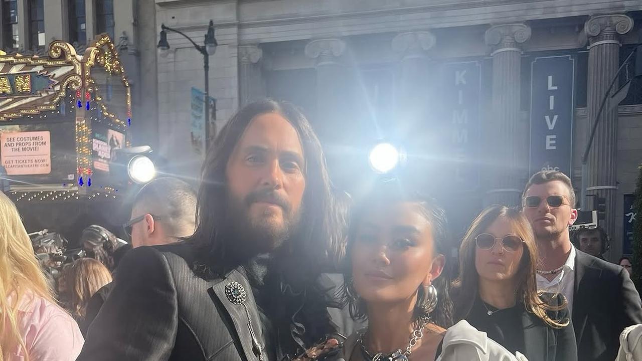 Potret Agnez Mo Berpose Bareng Selebriti Dunia, Netizen Tak Sabar Menunggu Album Barunya