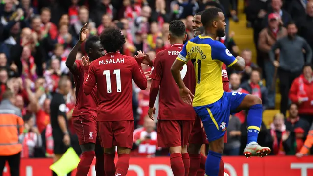 Para pemain Liverpool merayakan gol Mohamed Salah ke gawang Southampton