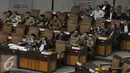 Suasana saat Rapat Paripurna DPR ke-34 di Jakarta, Kamis (25/6/15). Sidang beragendakan penyampaian pokok-pokok RUU tentang pertanggungjawaban APBN tahun anggaran 2014. (Liputan6.com/Herman Zakharia)