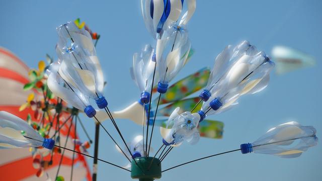 Ilustrasi kerajinan plastik